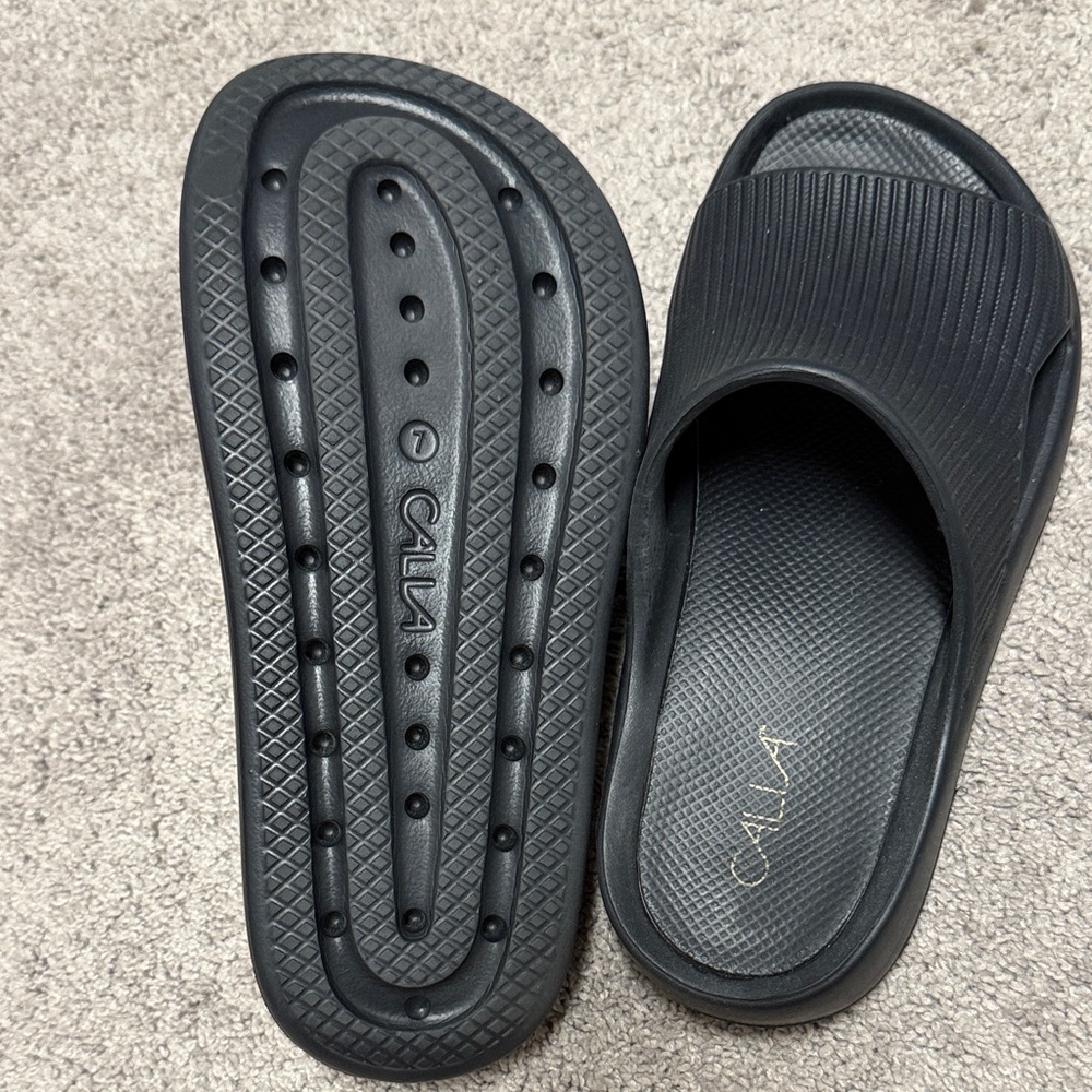 CALIA by Carrie Underwood Black Slide Sandals - Picture 5 of 6